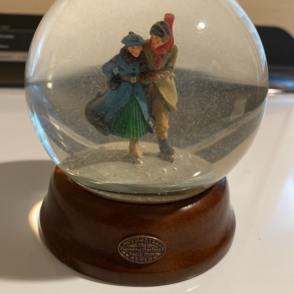 Rockwell’s Skaters Winter Wonderland Snow Globe Collection. Vintage